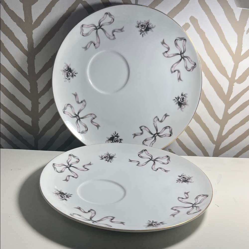 Chic White and Gold Bow Tea Set - Picture 2 of 8
